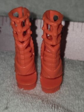 Mattel Monster High Ghouls Get Away Meowoldy Orange Doll Gladiator Boots